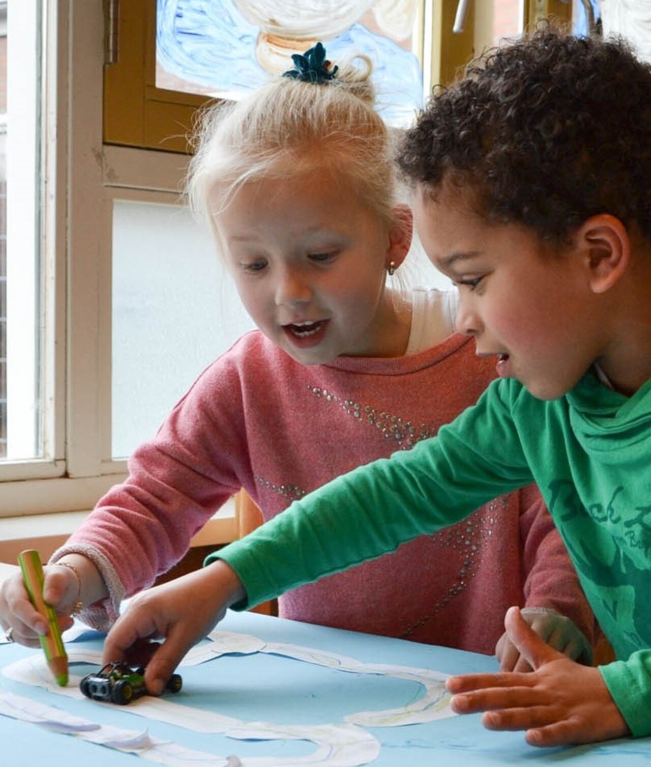 Spielende Kinder